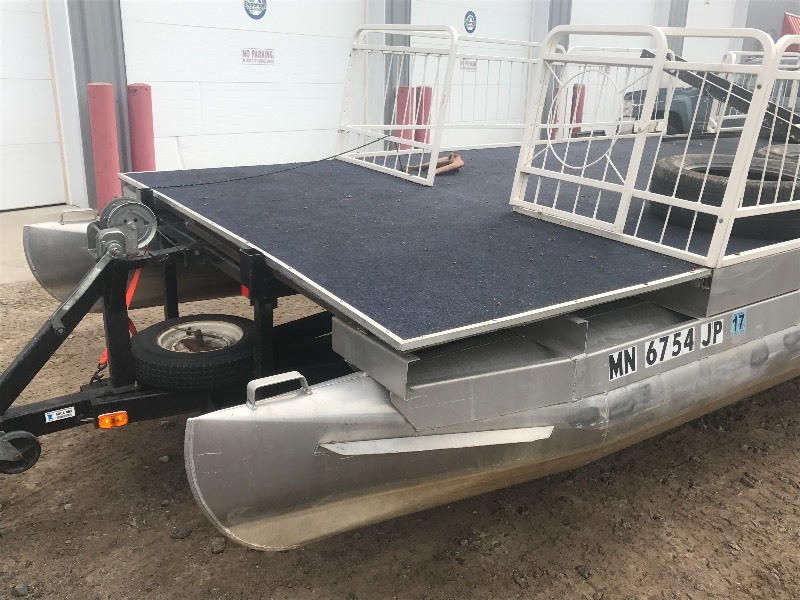 lot 3 image: 2003 Homemade 23ft Pontoon Boat