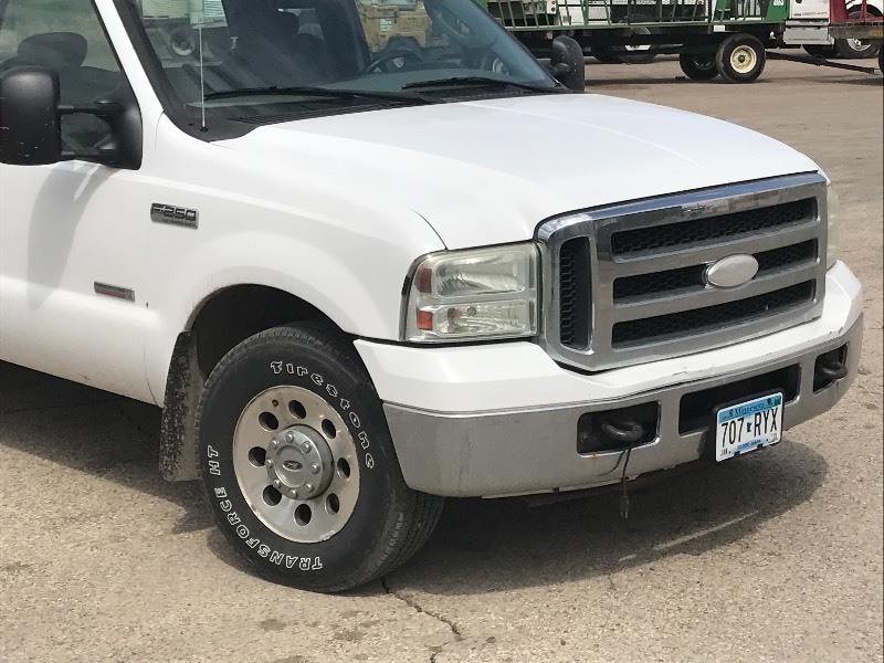 lot 1A image: 2005 Ford F.250 Super-Duty XL