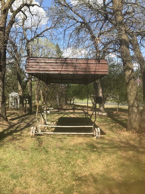 lot 7 image: Electric Boat Lift