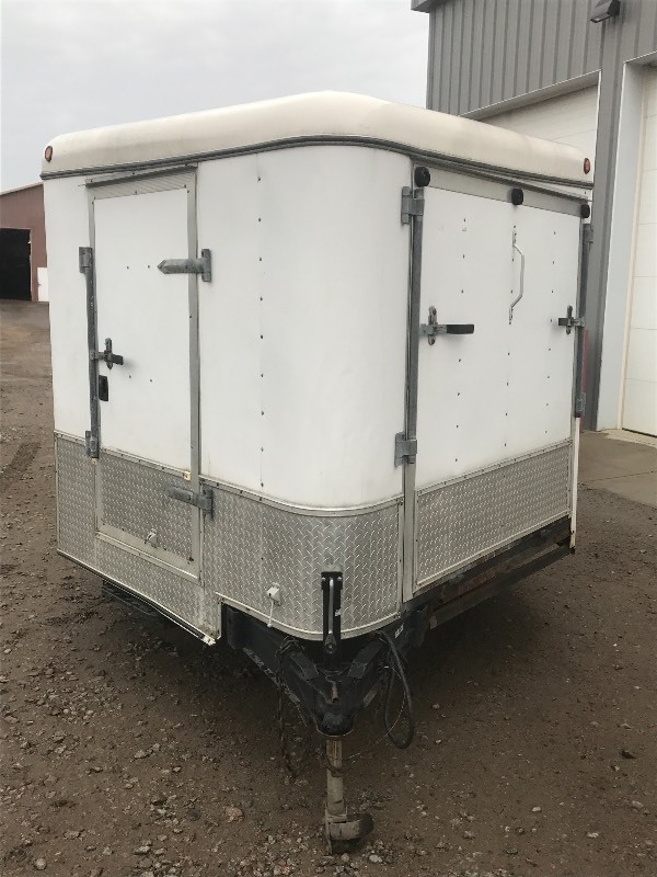 lot 2 image: 2002 United Enclosed Trailer