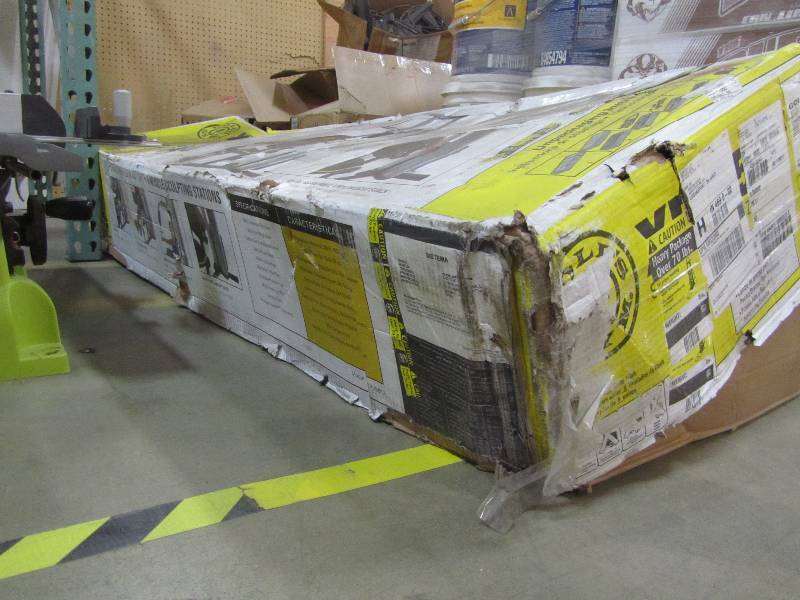 lot 20 image: Golds Gym XR55 Strength System
