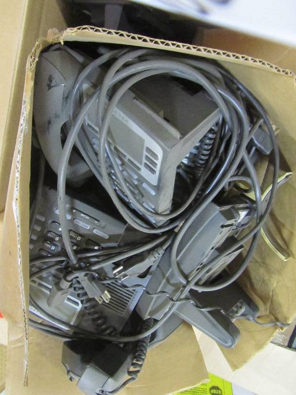 lot 22 image: Pallet of Phones