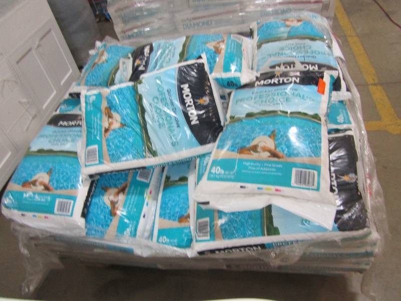 lot 25 image: Morton Salt 40 lb. Professionals Choice Pool Salt