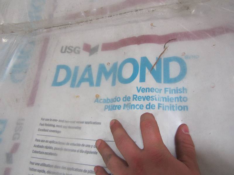 lot 29 image: Diamond Brand 50 lb. Veneer Finish Setting-Type Joint Compound
