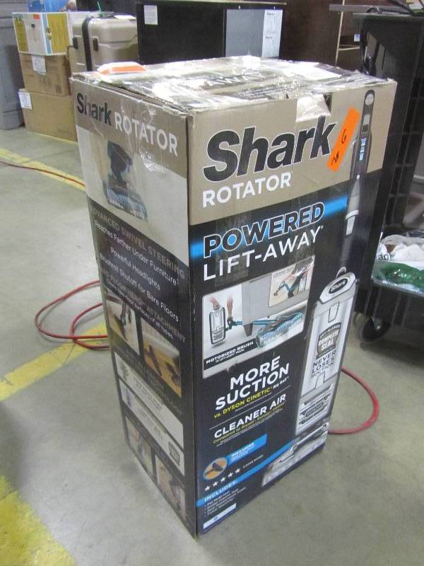 lot 39 image: Shark Rotator Powered Lift-Away Upright Vacuum Cleaner - NV650