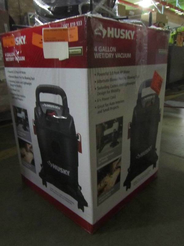 lot 43 image: Husky 4 Gal. Portable Poly WetDry Vacuum
