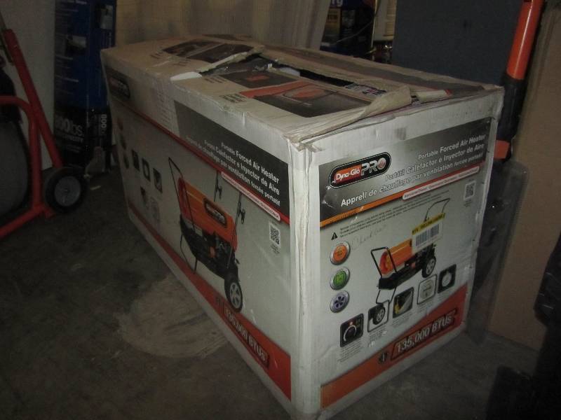 lot 52 image: Dyna-Glo Pro 135K BTU Forced-Air Kerosene Portable Heater