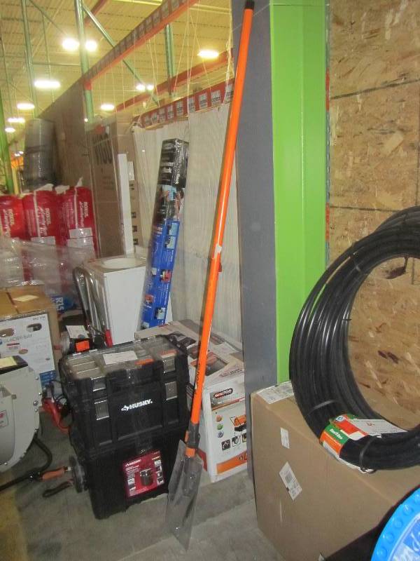 lot 60 image: Fiskars 1 in. Cut Capacity Steel Blade Fiberglass Handled 12 ft. Tree Pruner