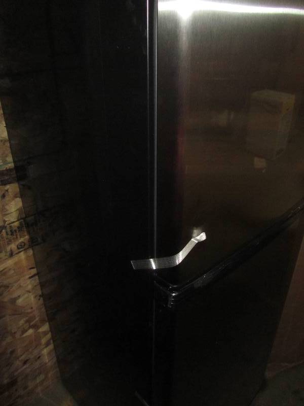 lot 86 image: Magic Chef 24 in. W 9.9 cu. ft. Top Freezer Refrigerator in Stainless Steel