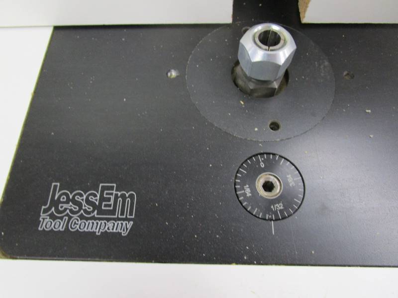 lot 16 image: JessEm Router Table wMilwaukee Router