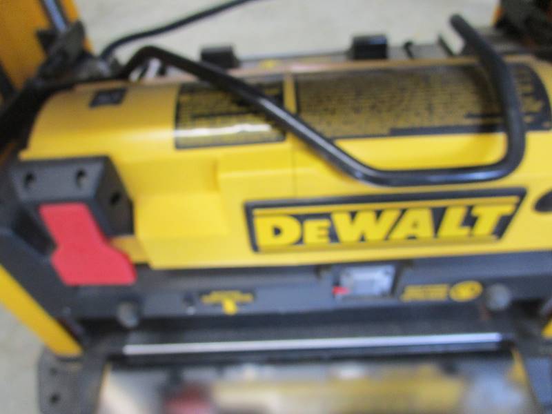 lot 24 image: DeWalt Planer