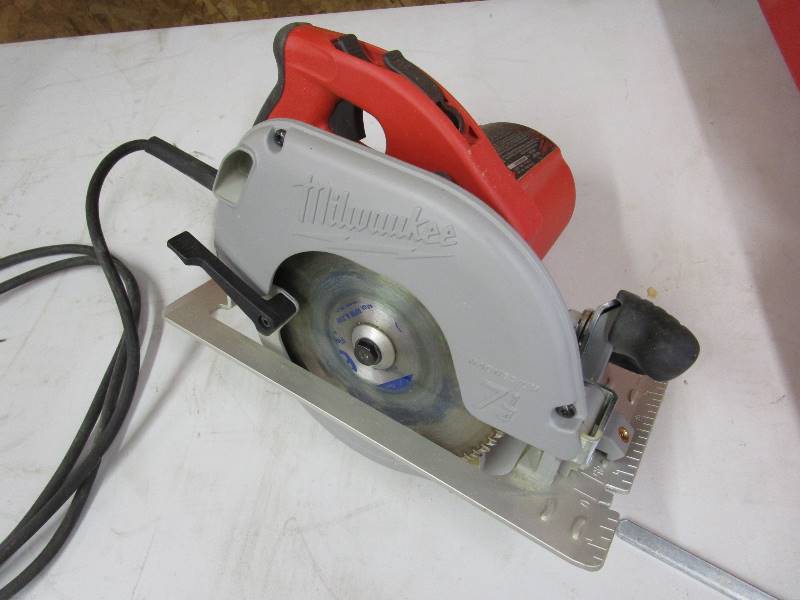 lot 26 image: Milwaukee Circular Saw