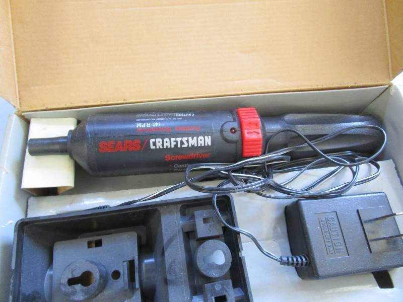 lot 62 image: Makita Orbital Sander & Craftsman Cordless Drill