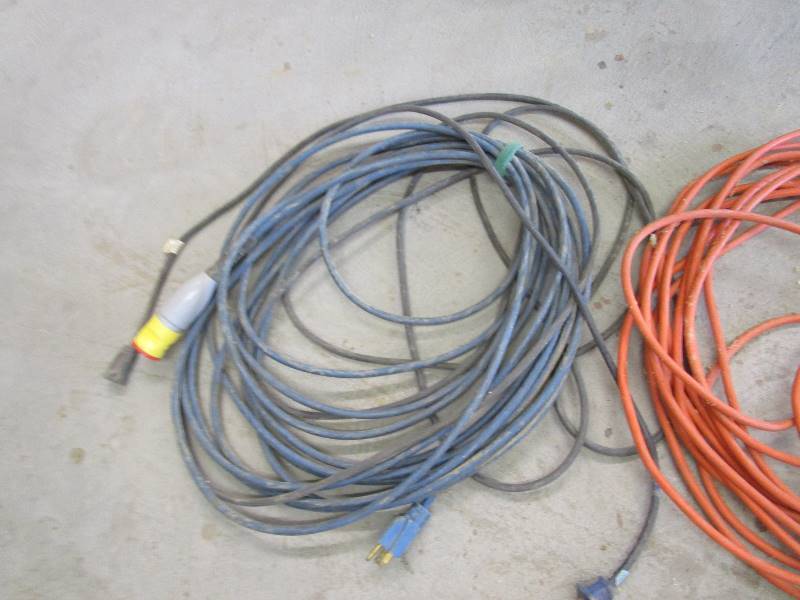 lot 111 image: Extension Chords