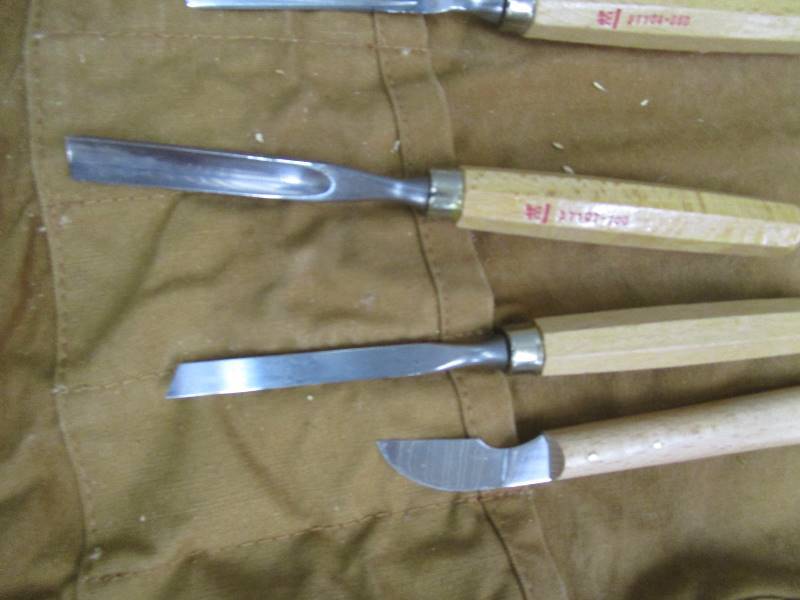 lot 150 image: Carving Tools