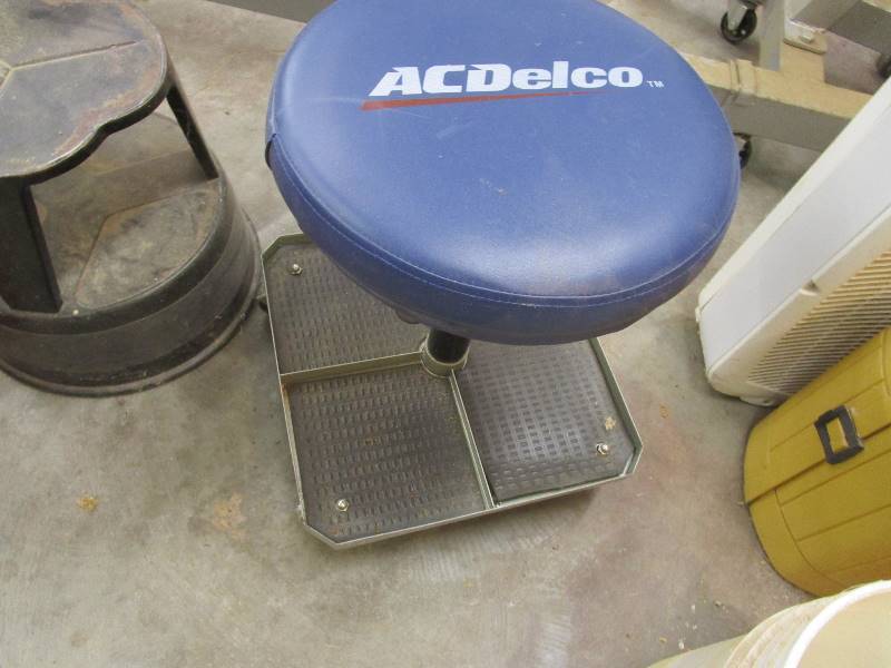 lot 153 image: Shop Stools & Air Tank