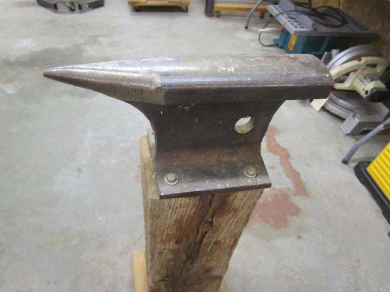 lot 159 image: Railroad Iron Anvil
