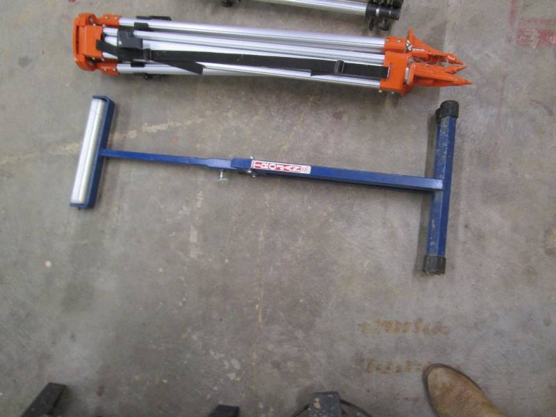 lot 163 image: Transit Mount, Tripod, Metal Roller