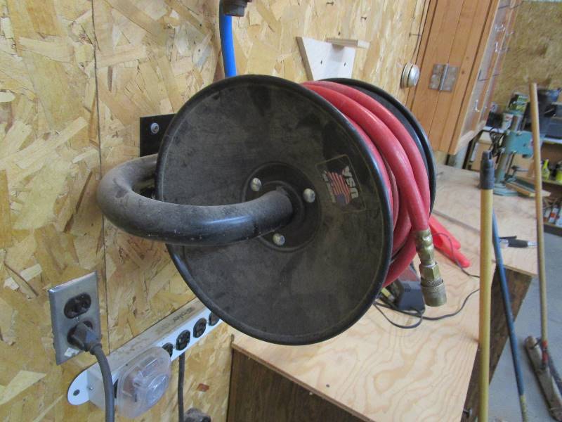lot 164 image: Air Hose Reel