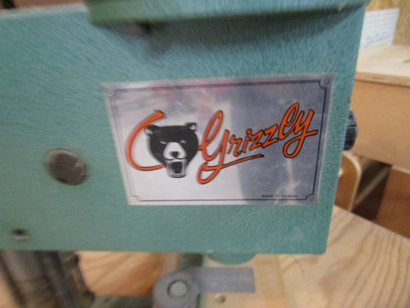 lot 170 image: Grizzly Mortising Machine