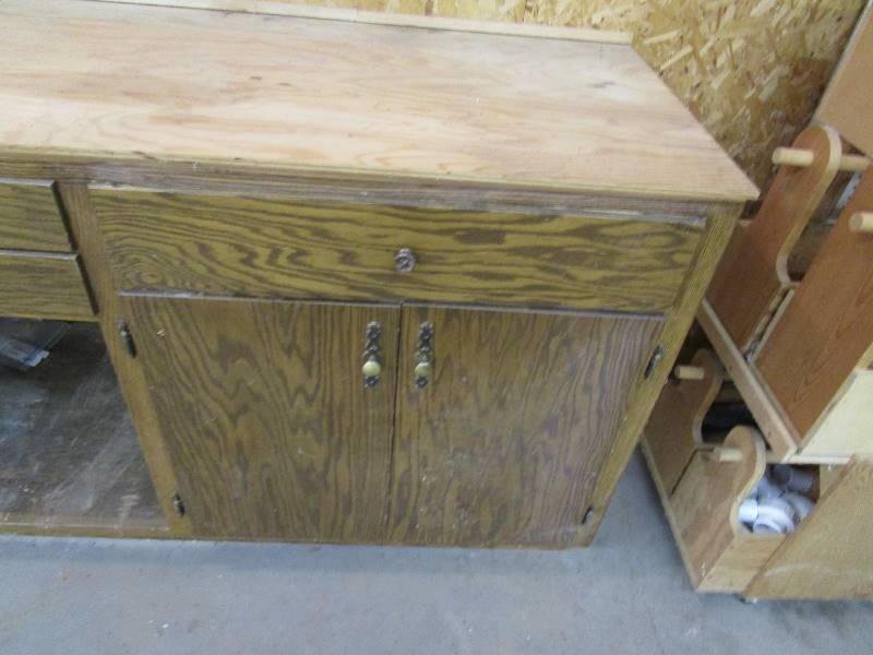 lot 173 image: Shop Cabinets 23 X 93 X 36