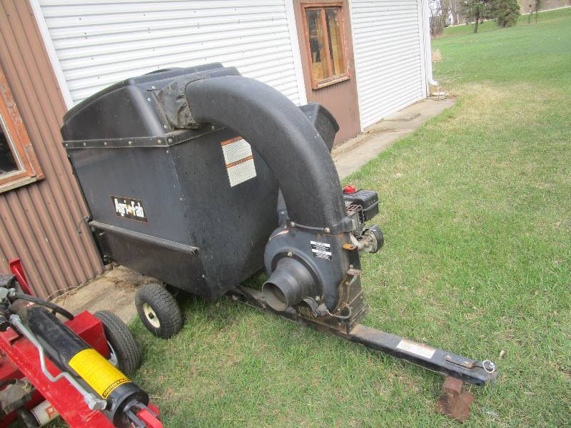 lot 4 image: Agri-Fab Lawn VacuumWood Chipper