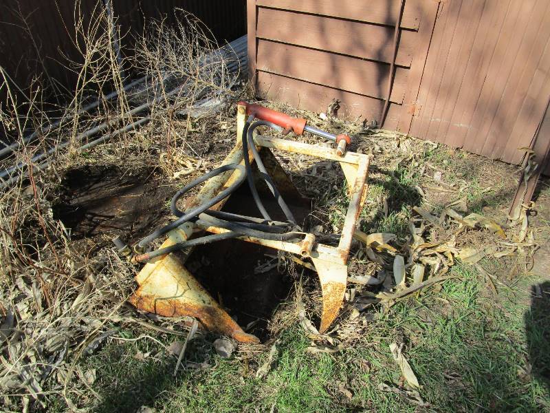 lot 5A image: Bucket wGrapple Fork