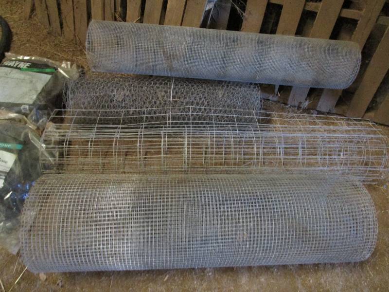 lot 180 image: Sump Pump Hoses & Woven Wire
