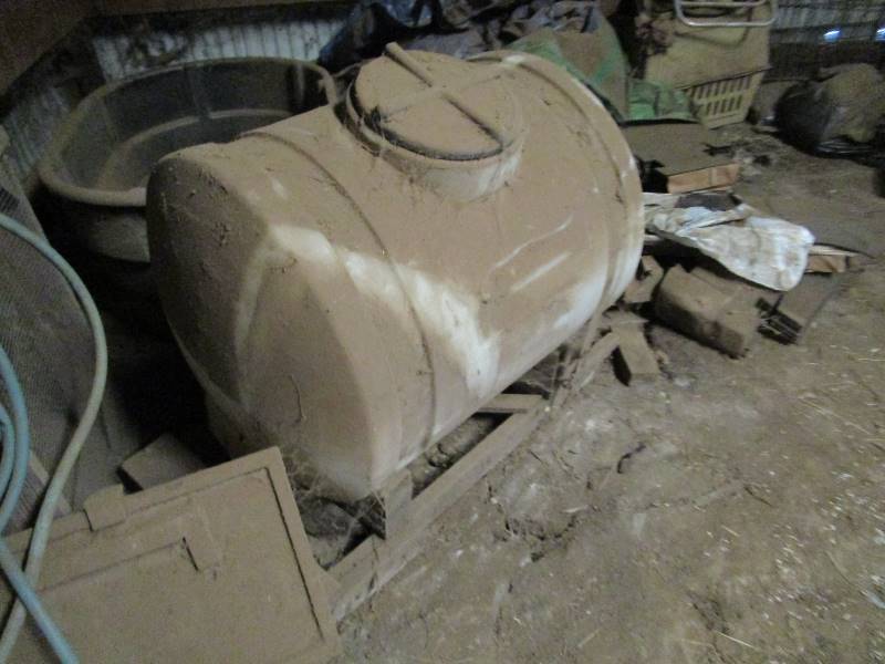 lot 184 image: 150 gal Poly Tank
