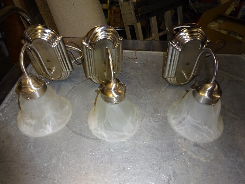 2 wall sconces