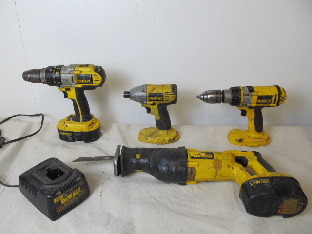 lot 83 image: Set of Working DEWALT Power Tools