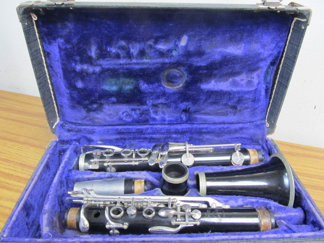 lot 34 image: Vintage NORMANDY Reso-Tone Clarinet wCase
