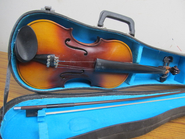 lot 42 image: Anton Breton Violin wCase & Bow