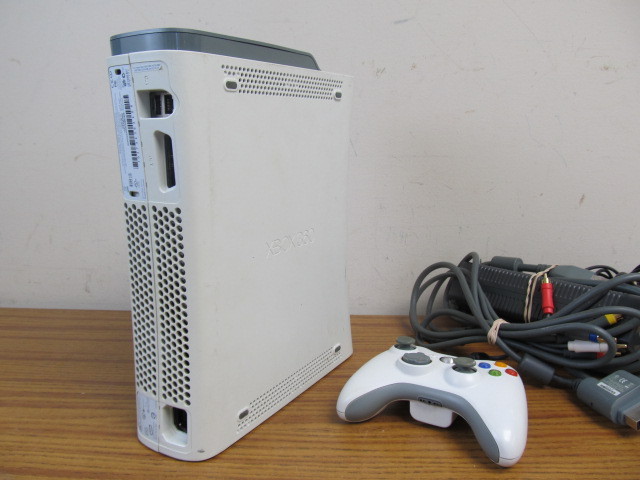 lot 47 image: Working XBOX 360 wController & Cords