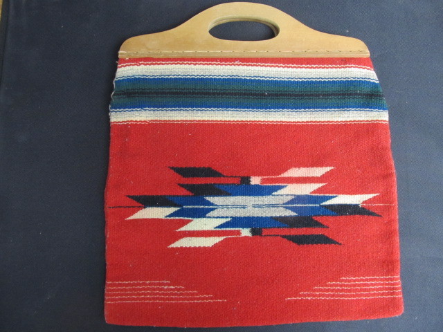 lot 55 image: Original 1940s Native American Chimoya Hand Knotted Bag wWood Handle
