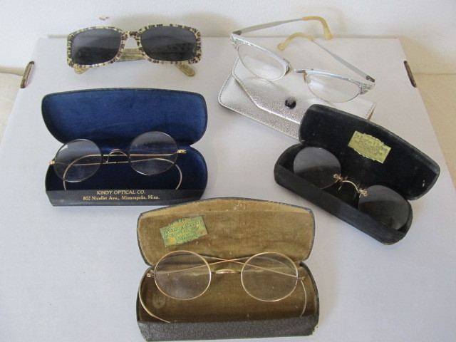 lot 115 image: Lot of VintageAntique Eye Glasses