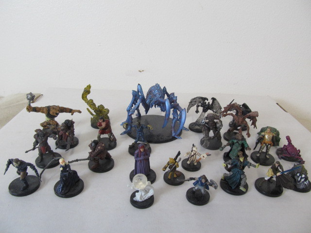 lot 116 image: Lot of Assorted Dungeons & Dragons Figures