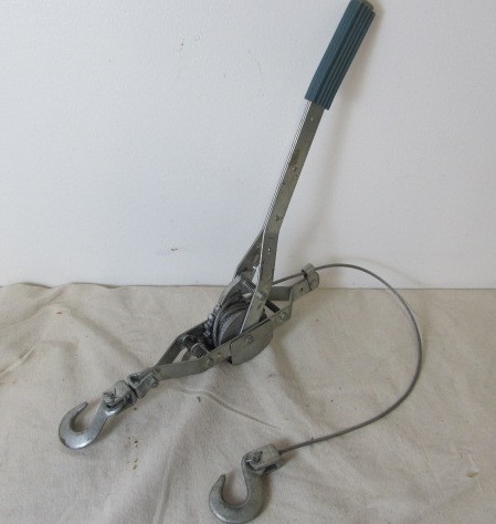 lot 119 image: American Power Pull 1-Ton Winch