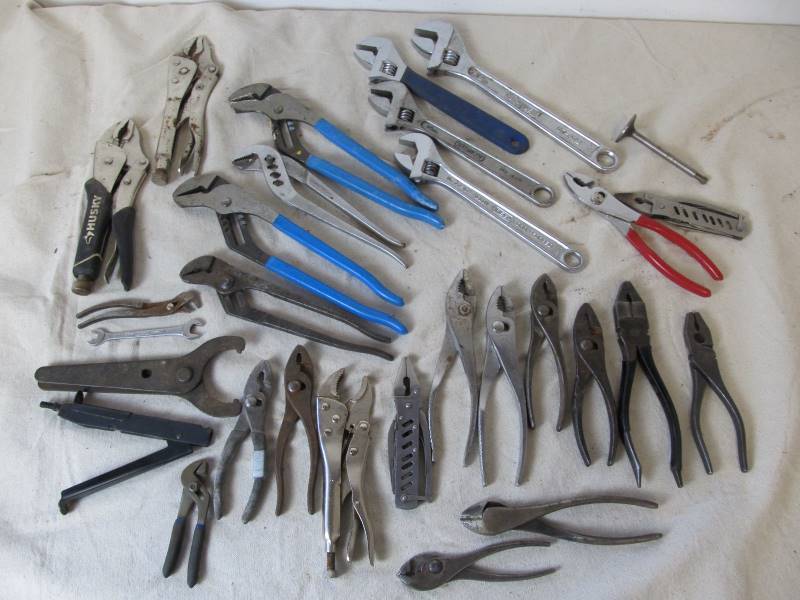 lot 121 image: Lot of Good Hand Tools - Wrenches Pliers Vise Grips