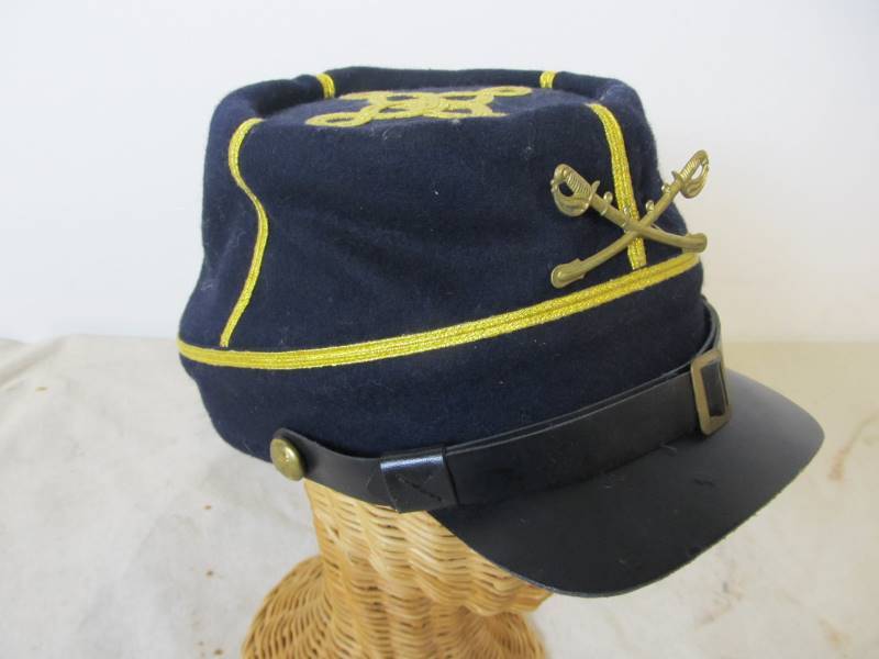 lot 124 image: Vintage Civil War Style Military Cap