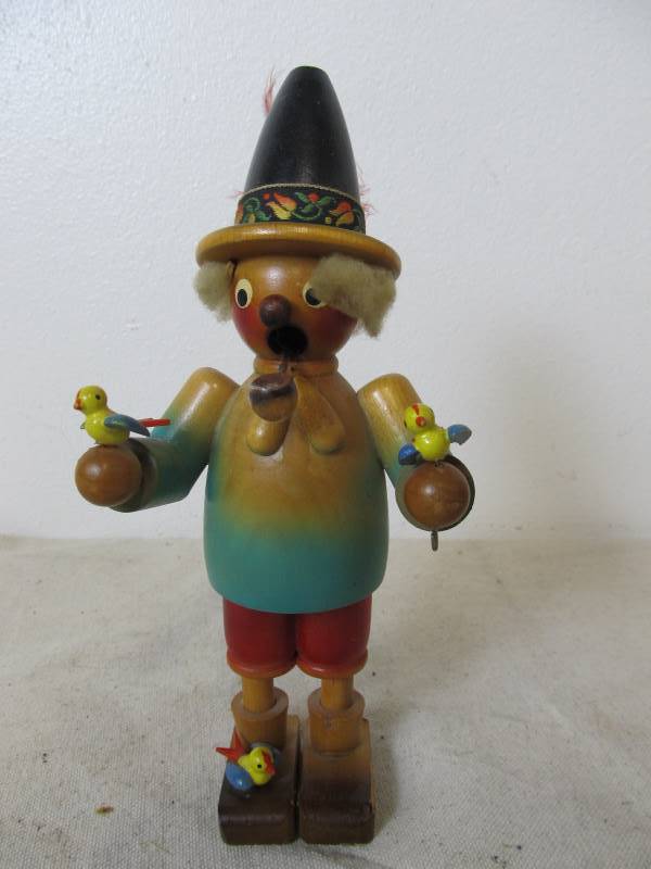 lot 126 image: Vintage German Smoker The Birdwatcher