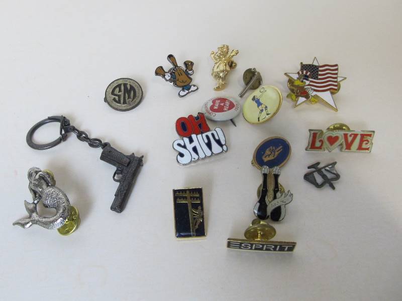lot 128 image: Lot of Assorted Vintage etc Pins 