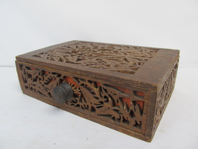lot 10 image: Antique Tramp Art Jewelry Trinket Box wDrawer
