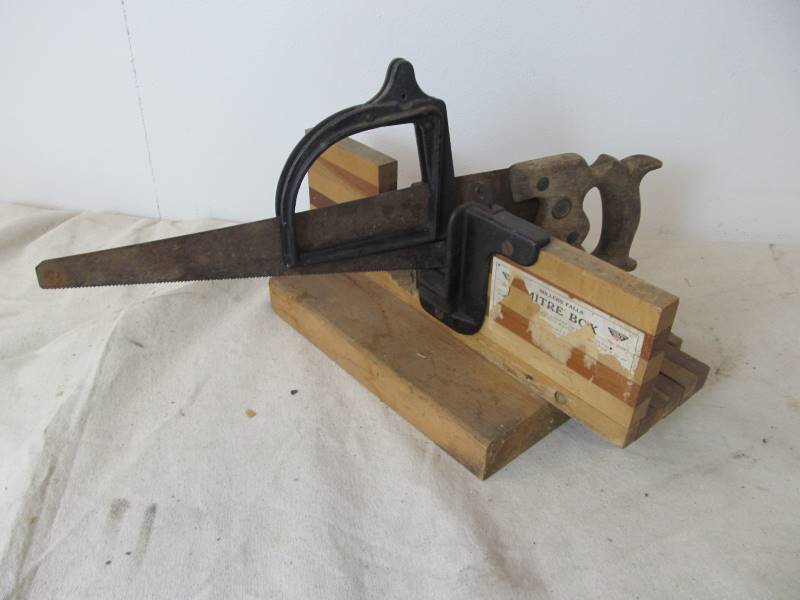 lot 135 image: Antique MILLERS FALLS Mitre Box