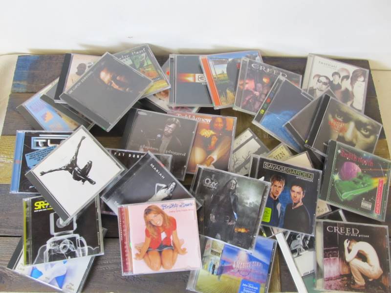 lot 139 image: Lot of 30 CDs - Popular Music