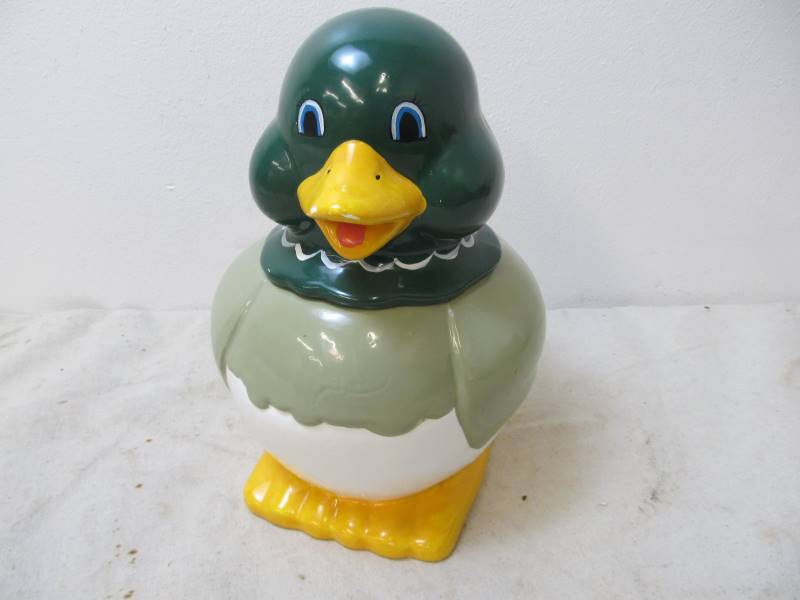 lot 142 image: Vintage Ceramic Duck Cookie Jar