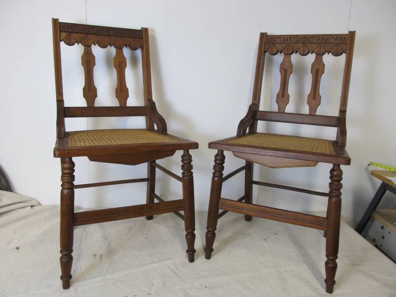 lot 145 image: NICE Matching Pair of Antique Side Chairs