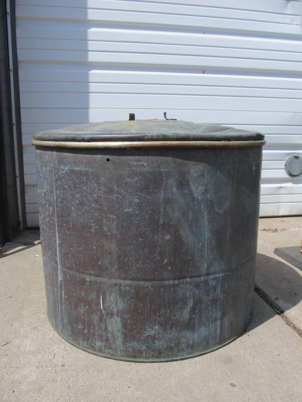 lot 150 image: LARGE Antique Lidded Copper Wash Tub