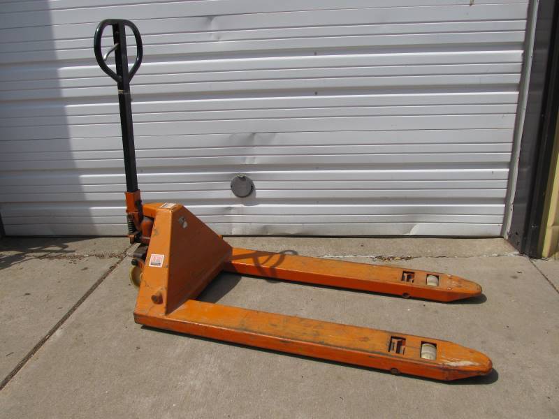 lot 155 image: Working Heavy duty Pallet Jack