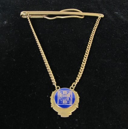 lot 21 image: 10K Gold Brown & Bigelow Presidents Club Tie Clips